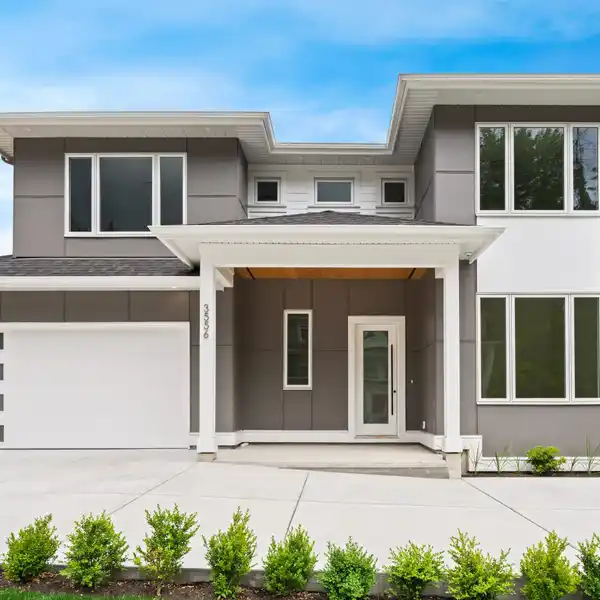 SPACIOUS AND STYLISH HOME NEAR SCENIC TRAILS