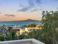 COASTAL CACHET WITH STUNNING VIEWS