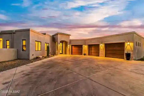 Singular Expression of Refined Desert Living