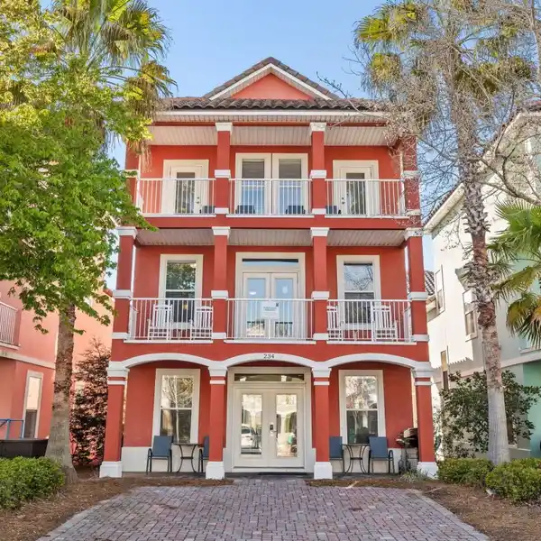 COASTAL RETREAT IN THE VILLAGES OF CRYSTAL BEACH