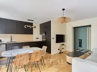 Modern Living Close to Iconic Paris Landmarks