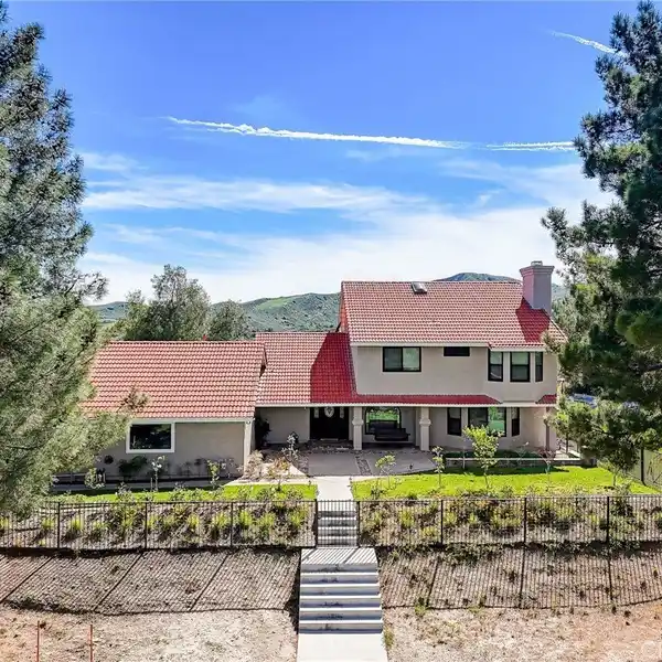 PRIVATE HILLTOP ESTATE