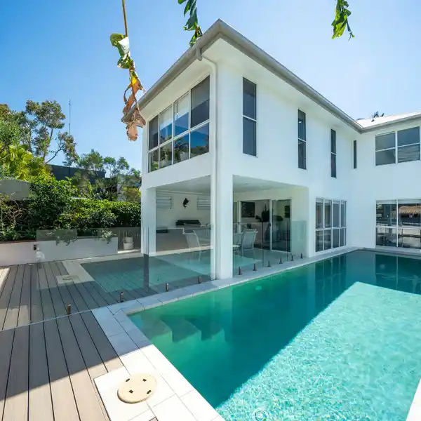 A COMMANDING STATEMENT OF COASTAL LIVING