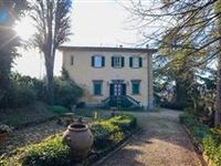 ELEGANT VILLA IN EXCLUSIVE SETTING