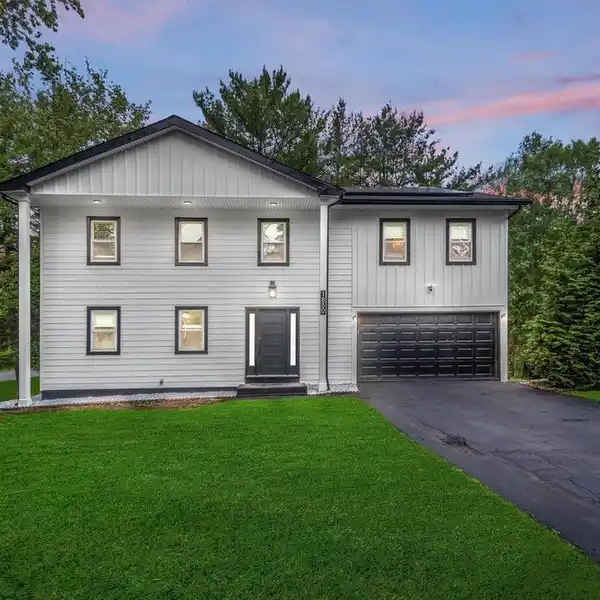 EXCEPTIONAL COLONIAL IN YORKTOWN HEIGHTS