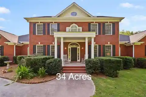 Southern Elegance Meets Equestrian Dream Living