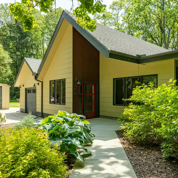 PRIVATE TWO-ACRE SANCTUARY