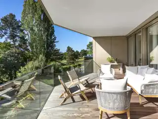 Magnificent Top Floor Corner Apartment