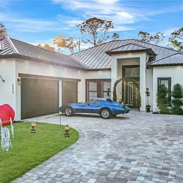 THE PERFECT BLEND OF LUXURY AND LOCATION