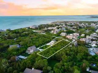 Spacious Vacant Lot Near Lincoln Circle