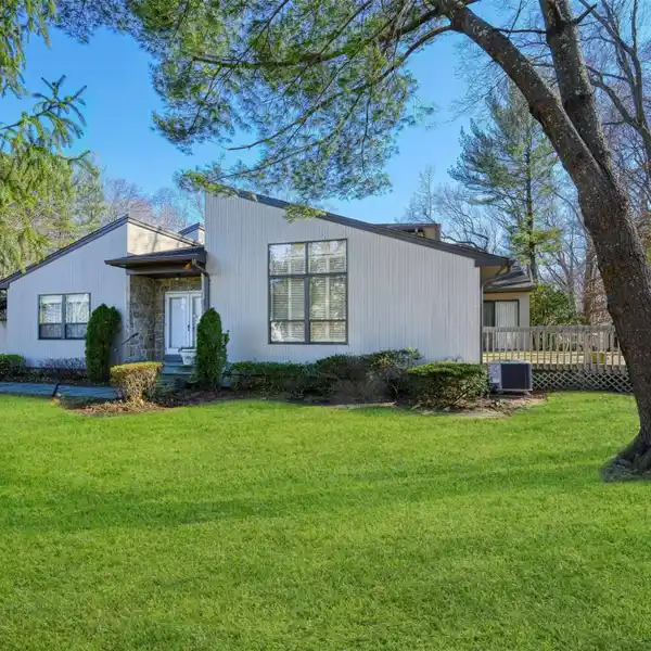 BRIGHT AND SPACIOUS HOME IN THE FAIRWAYS