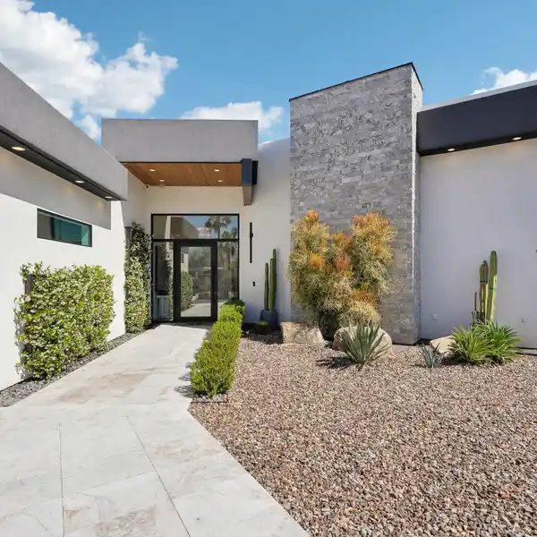 EXQUISITE HOME OFFERING A RESORT LIFESTYLE