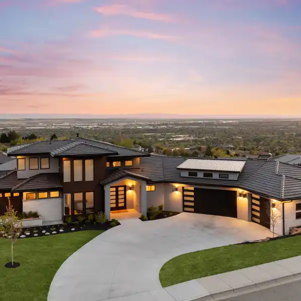 MODERN BOISE ESTATE - ELEVATED LUXURY AND ENDLESS VIEWS