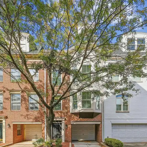 ELEGANT TOWNHOME NEXT TO THE MOST VIBRANT WATERFRONT DESTINATION