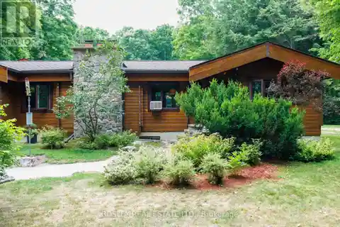 Charming Log Bungalow Surrounded by Nature