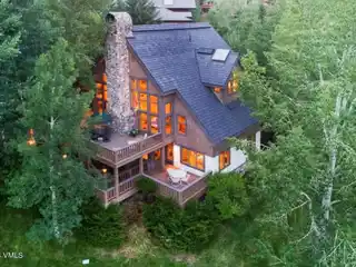 Mountain Retreat with Modern Elegance