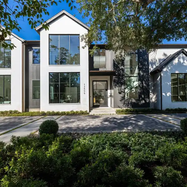 NEWLY COMPLETED TRANSITIONAL STYLE RESIDENCE