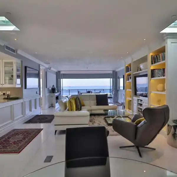 STYLISH HOME WITH UNCOMPROMISING LUXURY