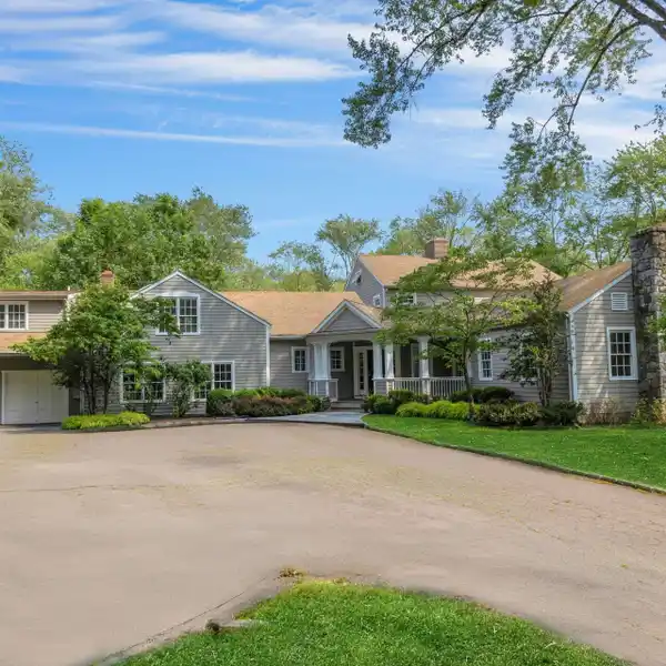 TIMELESS ELEGANCE IN OLD HILL