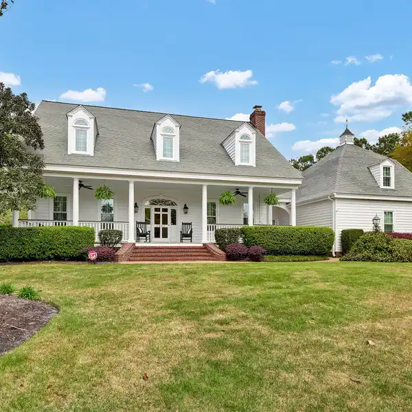 MAGNIFICENT WINDWARD OAKS HOME