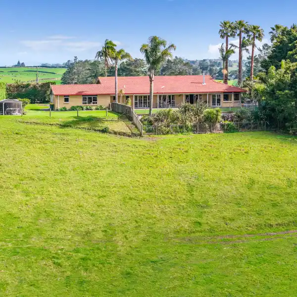 FANTASTIC LIFESTYLE PROPERTY WITH GREAT RURAL VIEWS
