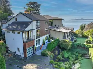 Exceptional Magnolia Residence with Sweeping Views