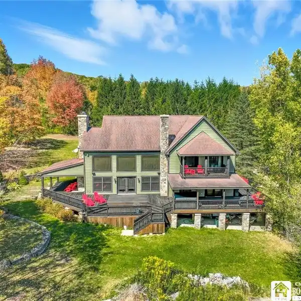 SPACIOUS MOUNTAIN ESTATE NEAR HOLIDAY VALLEY SKIING