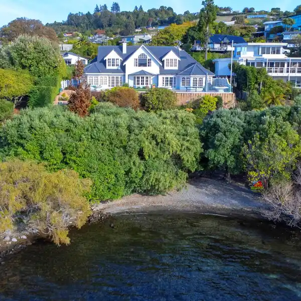 RARE LAKEFRONT RETREAT