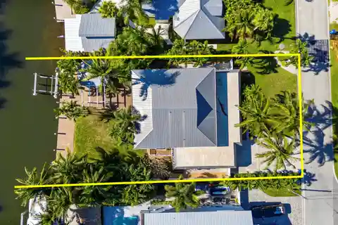 Beautifully Remodeled Key West-Style Waterfront Home