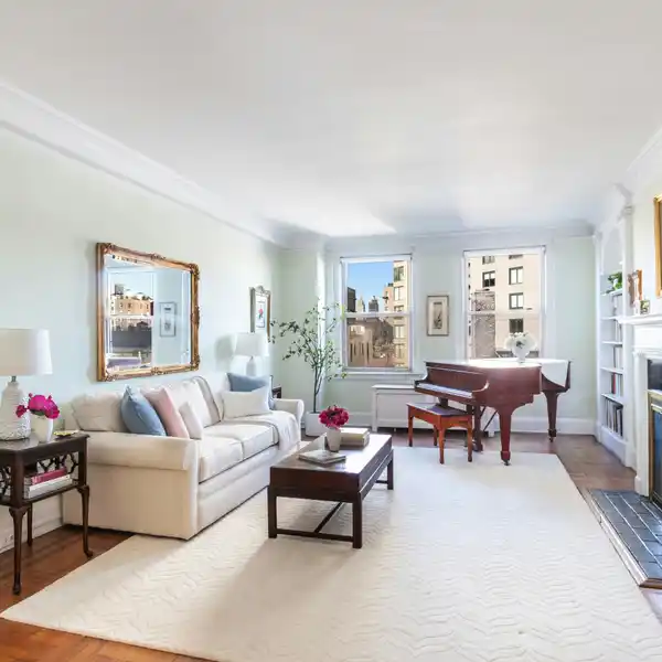 PERFECT CLASSIC SIX ROOM APARTMENT ON THE UPPER EAST SIDE