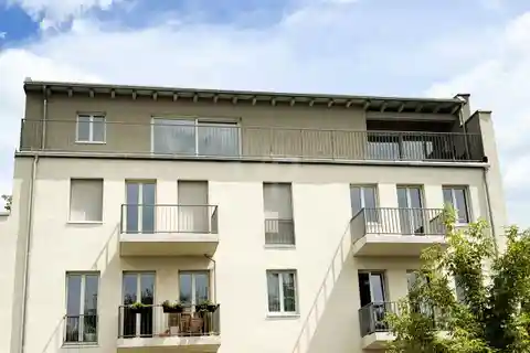 Modern Top-floor Apartment