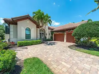 Exquisite Courtyard Home at Lely Resort