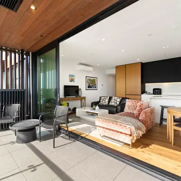 WATERFRONT LIVING WITH ELEVATED ELEGANCE