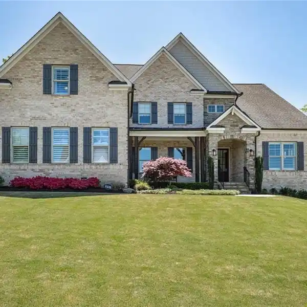 BEAUTIFUL FAMILY HOME IN IDEAL ALPHARETTA COMMUNITY