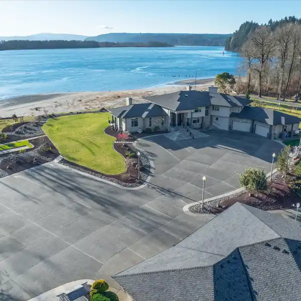 AN UNPARALLELED LIFESTYLE ON 16 ACRES