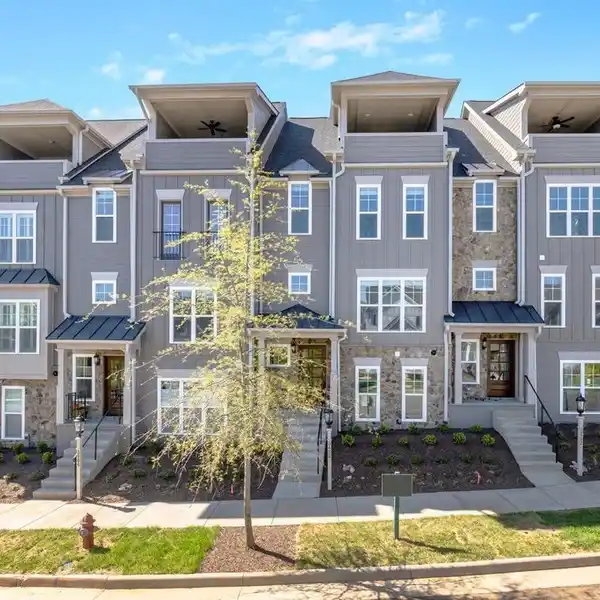 LUXURY ELEVATOR TOWNHOME WITH MOUNTAIN VIEWS