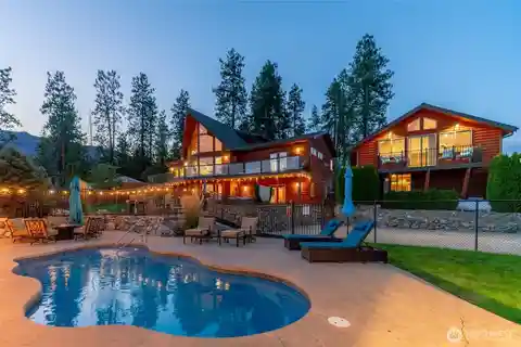 Turnkey Beauty Overlooking Lake Chelan