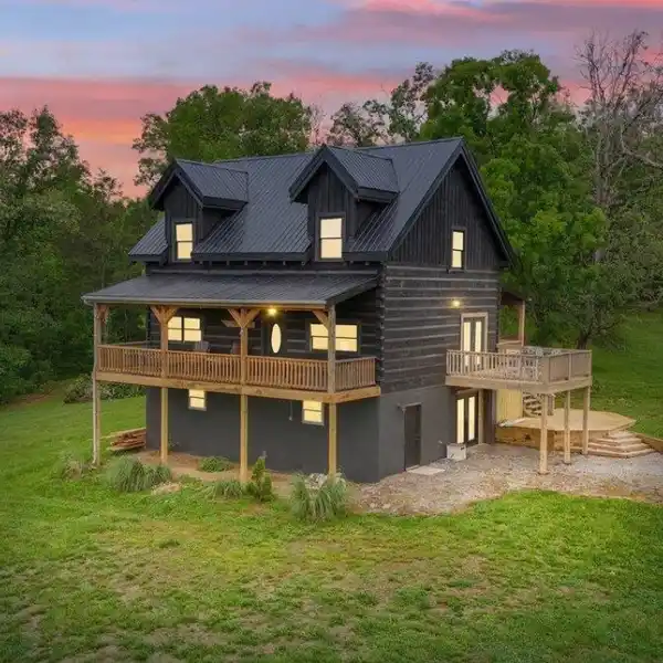 RUSTIC CHARM MEETS MODERN COMFORT