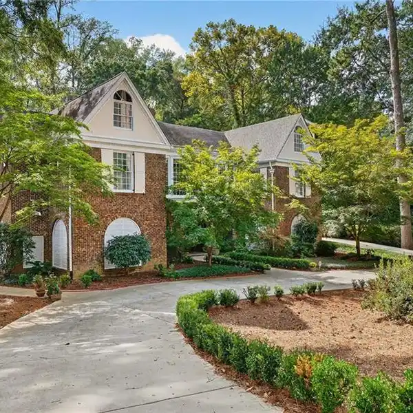 BEAUTIFULLY RENOVATED HOME WITH AN IDEAL PLAN