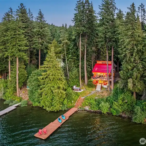RARE LAKEFRONT RETREAT