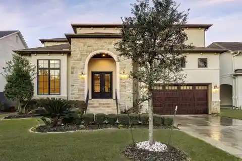 Beautifully Crafted Home in Southern Oaks