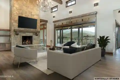 Welcoming Home Blending Luxury and Functionality