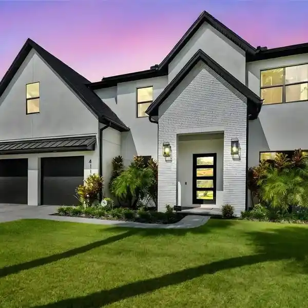 LUXURY LIVING IN THE HEART OF SWANN ESTATES