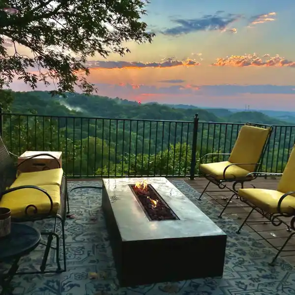 HIDDEN GEM ATOP VILLA CREST