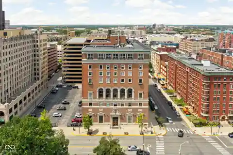 Spacious Top-floor Penthouse at the Iconic Athletic Club