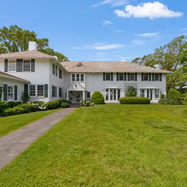 TRULY MAGNIFICENT ESTATE FOR RENT