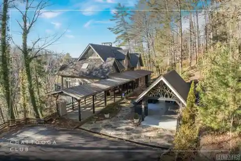 Log Home on Nearly Five Acres in the Chattooga Club
