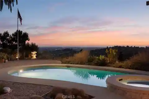 Architectural Hilltop Retreat