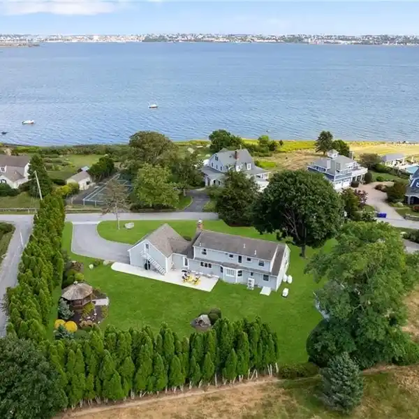 WATERFRONT CAPE WITH STUNNING MT. HOPE BAY VIEWS