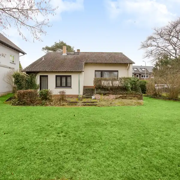 UNIQUE OPPORTUNITY IN A PRIME LOCATION